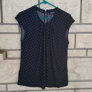 Cap-sleeve black with white polka dot career shirt sz M